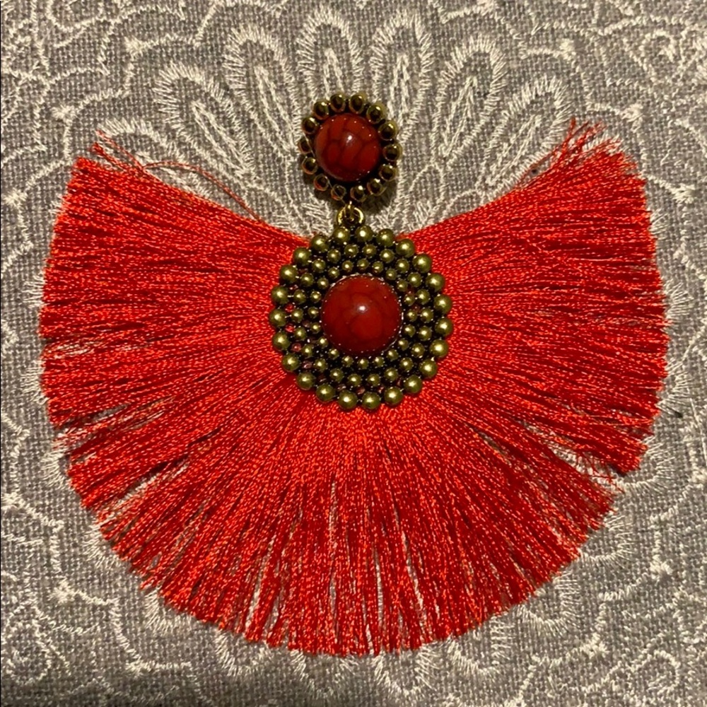 BIG Red half circle fringe tassel pierced earrings - Picture 3 of 5